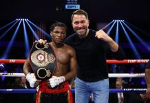 Raymond Ford, campeón mundial noqueando a Otabek Kholmatov en los últimos segundos